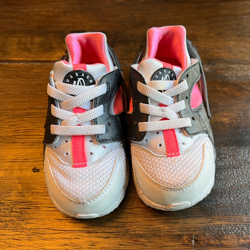 Nike Huarache shoes, size 5C, pink